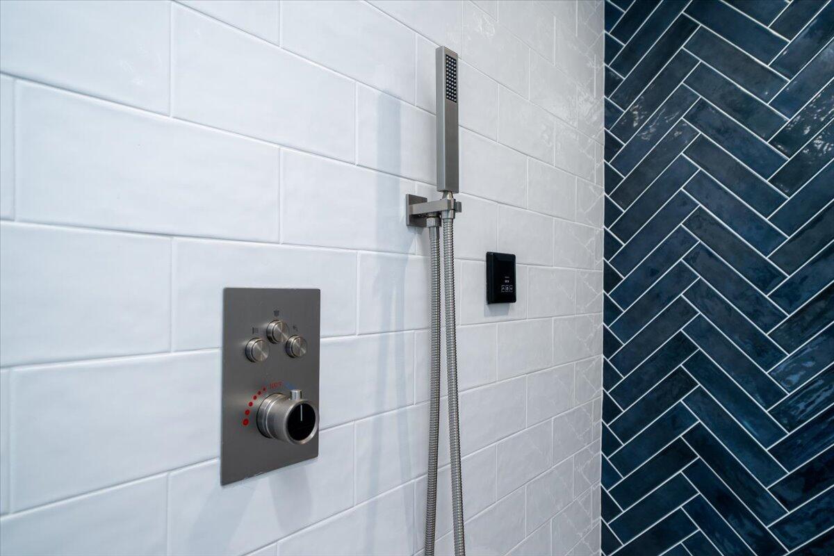 375 Seewee Circle Mount Pleasant, SC 29464 - Photo 37 of 57 Shower controls