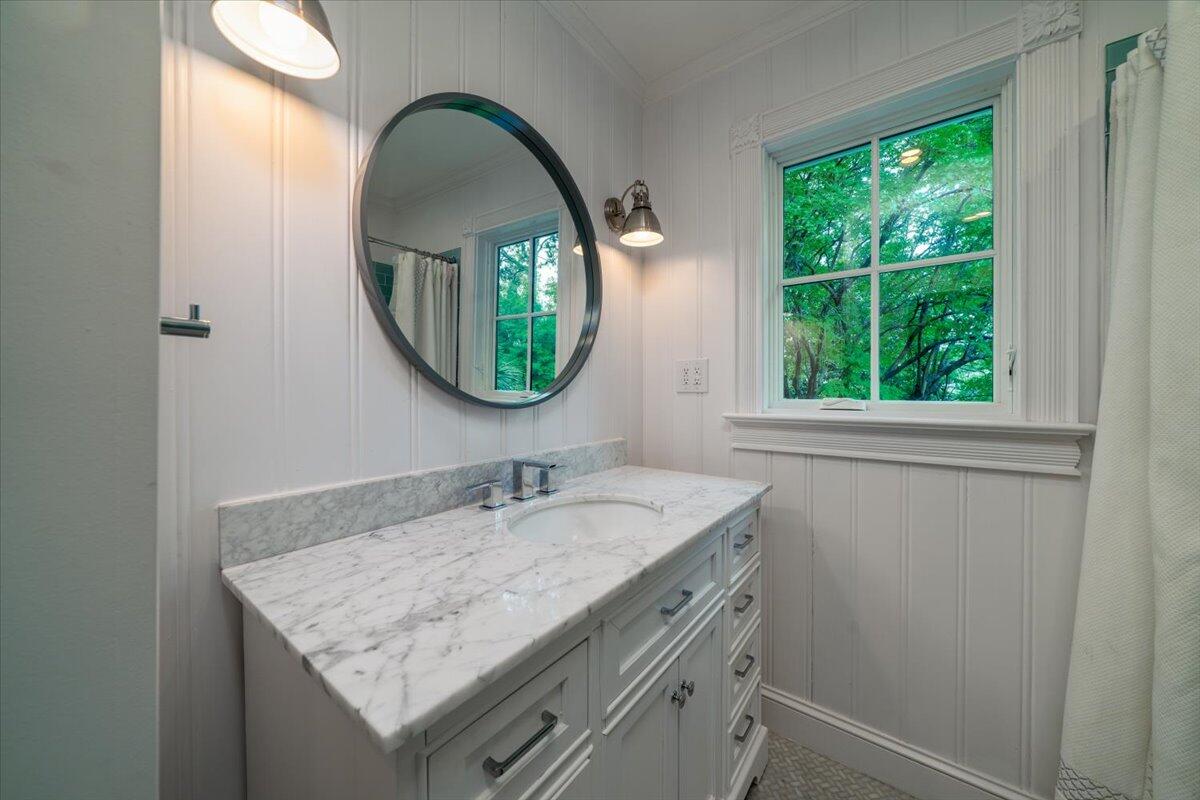 375 Seewee Circle Mount Pleasant, SC 29464 - Photo 39 of 57 2nd floor bathroom