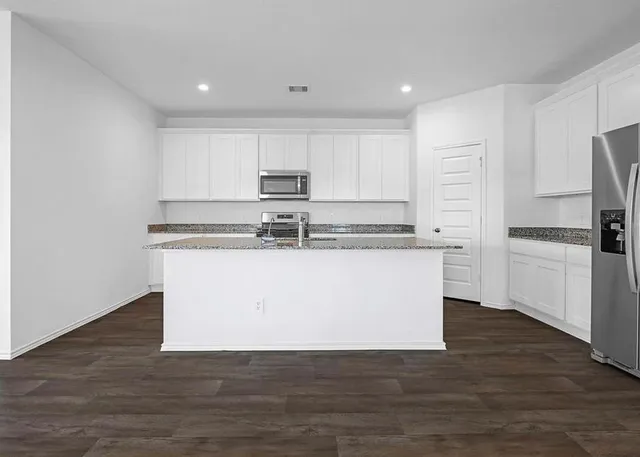 $2,600 | 2811 Misty Elm Lane, Rosenberg, TX 77469