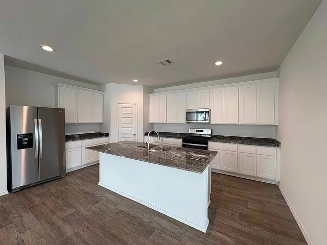 $2,600 | 2811 Misty Elm Lane, Rosenberg, TX 77469