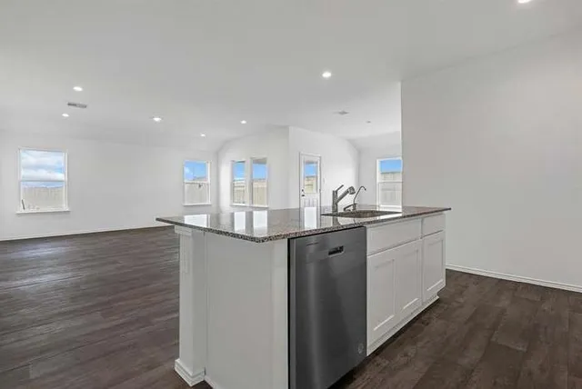 $2,600 | 2811 Misty Elm Lane, Rosenberg, TX 77469