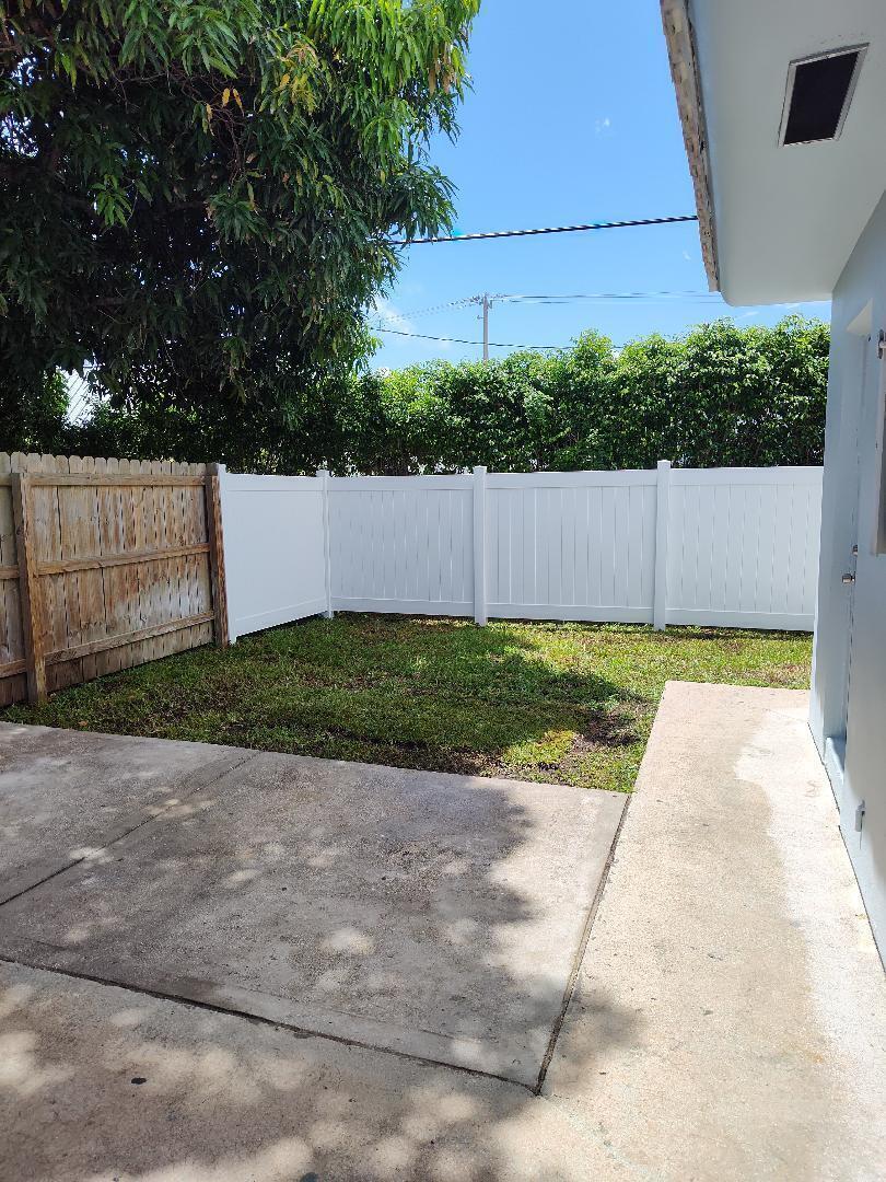 2248 Northeast 37th Street Lighthouse Point, FL 33064 - Photo 13 of 15 fenced patio