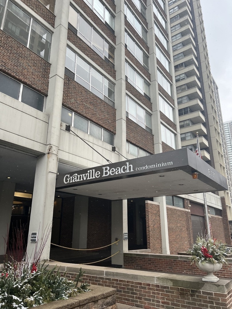 6171 North Sheridan Road, Unit 304 Chicago, IL 60660 - Photo 1 of 26