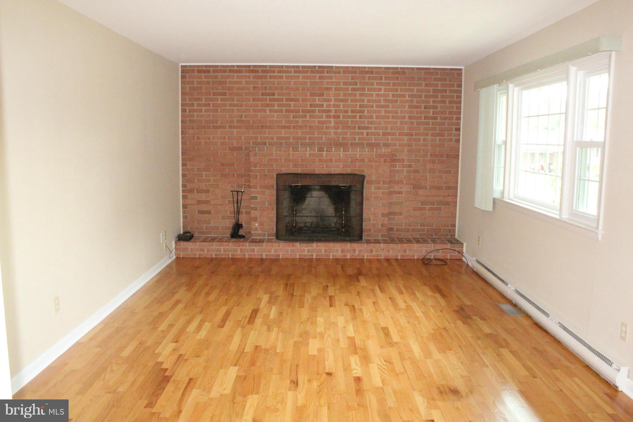 207 Ridge Road Winchester, VA 22602 - Photo 5 of 30 Living Room