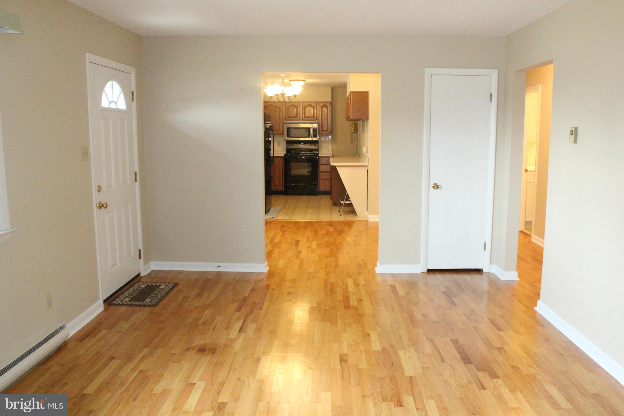 207 Ridge Road Winchester, VA 22602 - Photo 7 of 30 Living Room