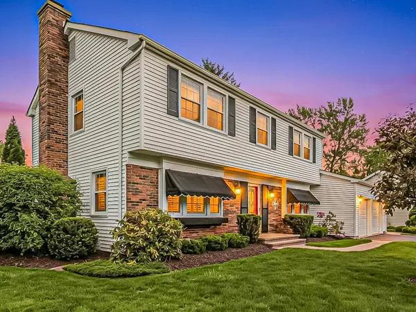$549,900 | 5 Knight Hill Court, Buffalo Grove, IL 60089