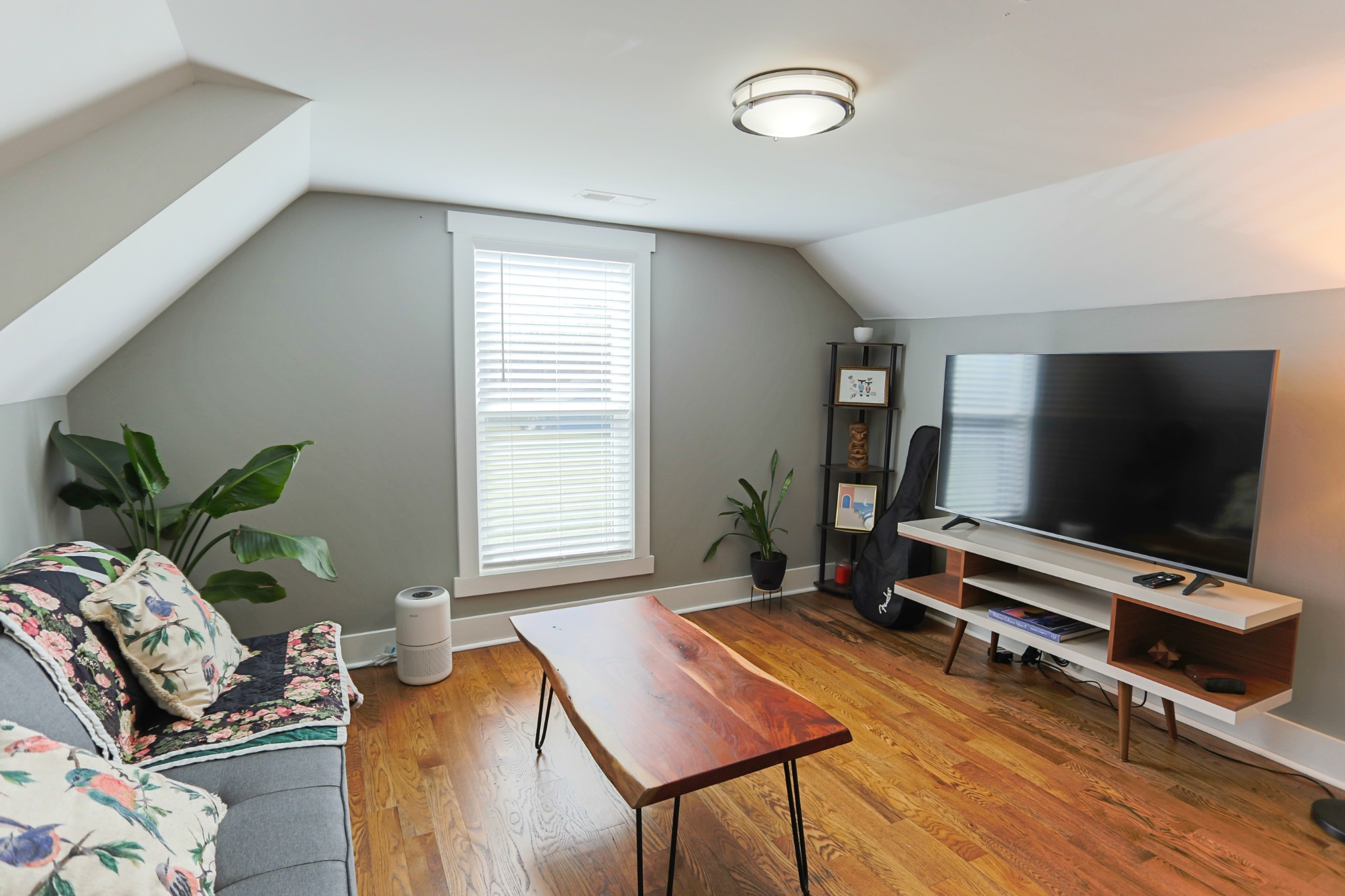 5288 Fred Perry Road Springfield, TN 37172 - Photo 27 of 36 a living room with furniture and a flat screen tv