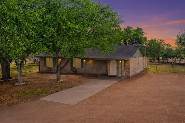 $250,000 | 2802 Comanche Street, Beeville, TX 78102