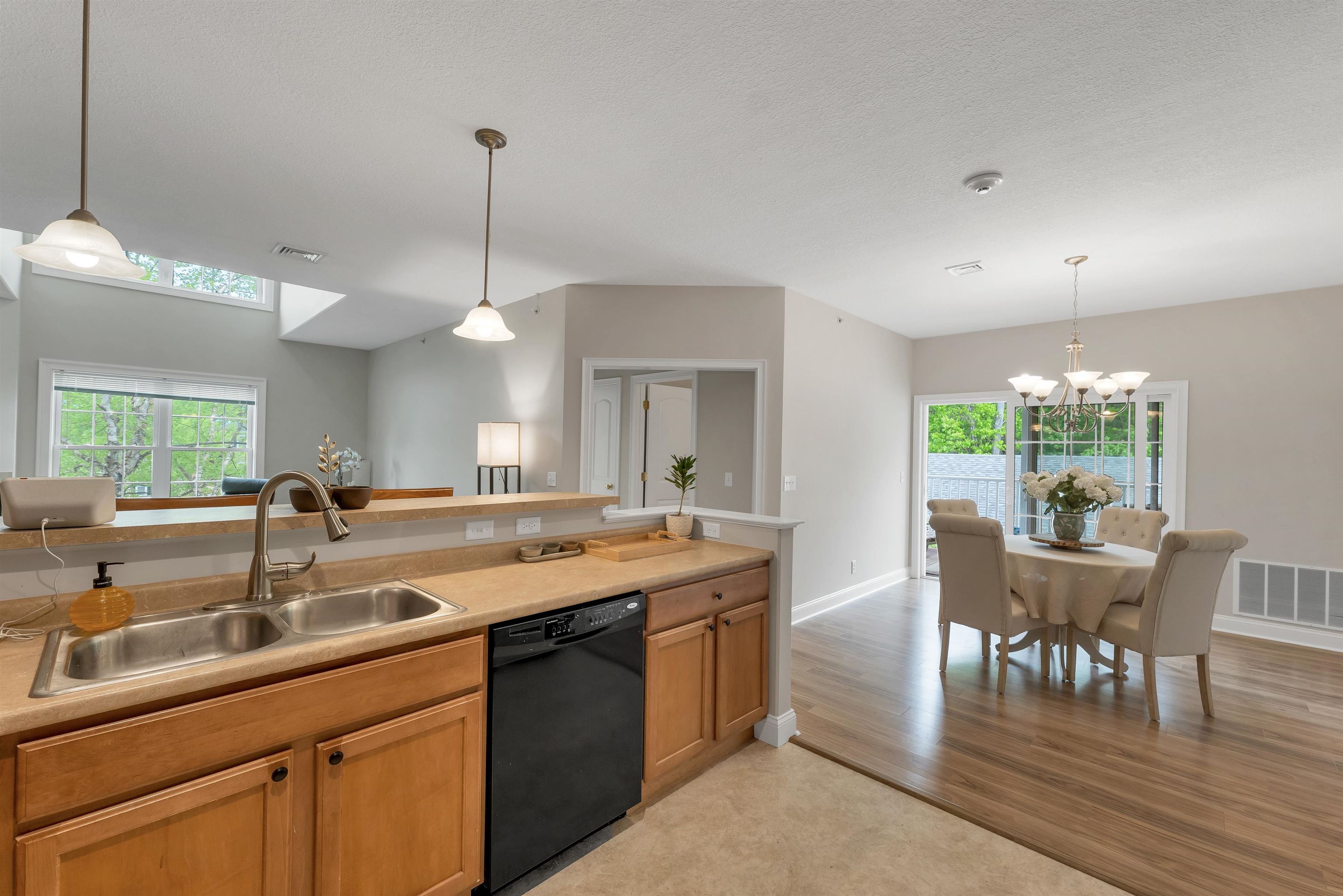 17 Roundabout Way, Unit 5 Manchester, NH 03102 - Photo 19 of 57