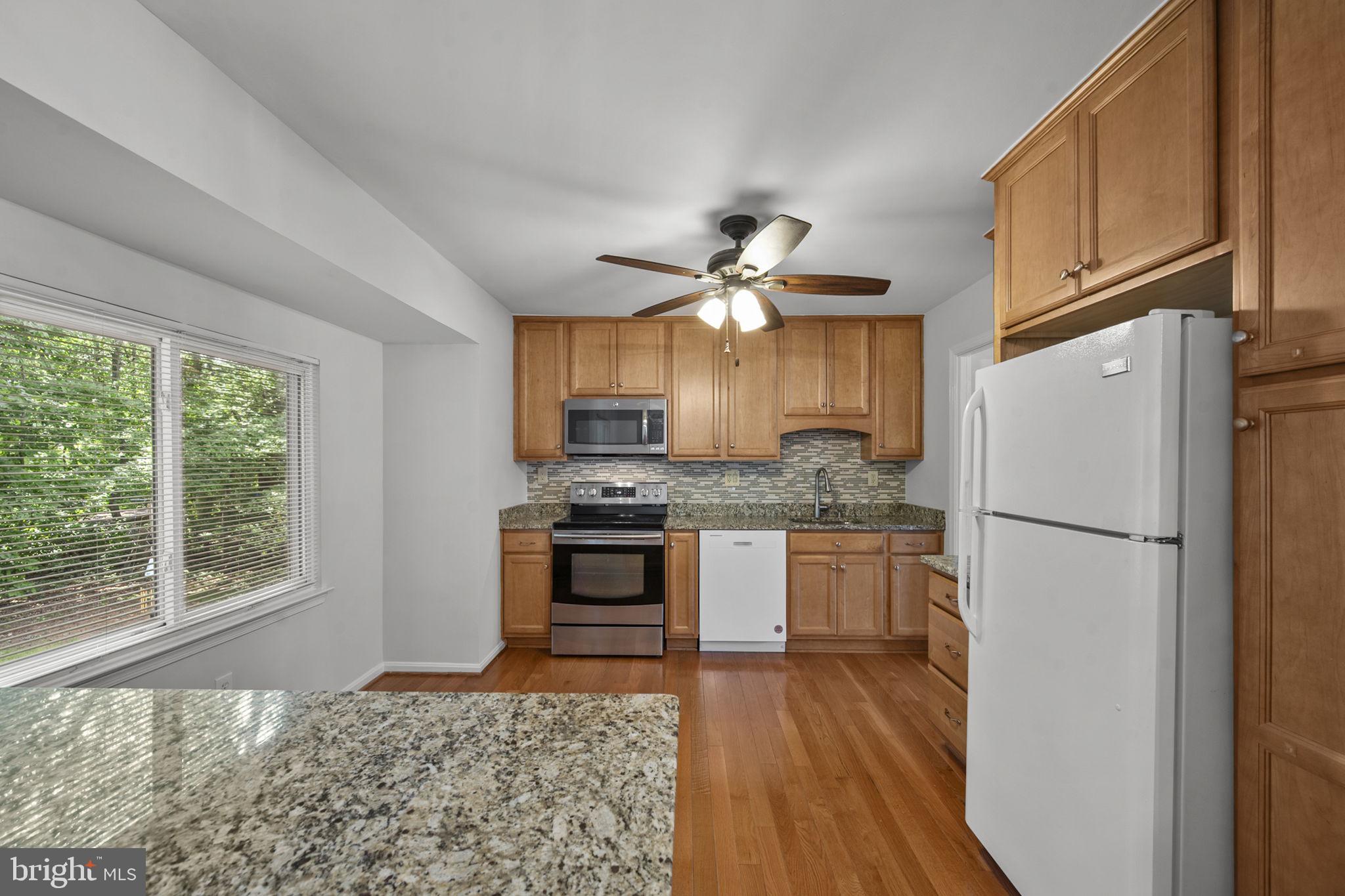 2422 Ivywood Road Reston, VA 20191 - Photo 18 of 72 Kitchen