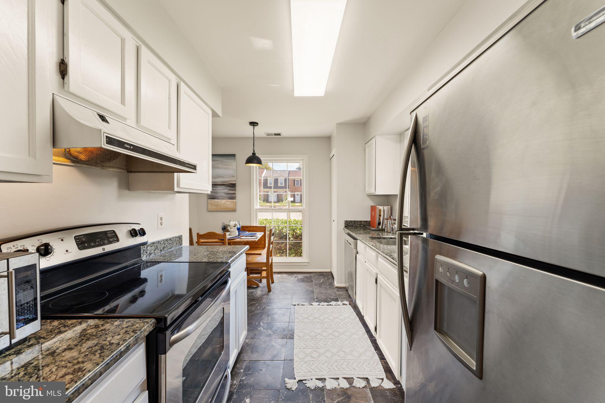 22313 Mayfield Square Sterling, VA 20164 - Photo 12 of 40