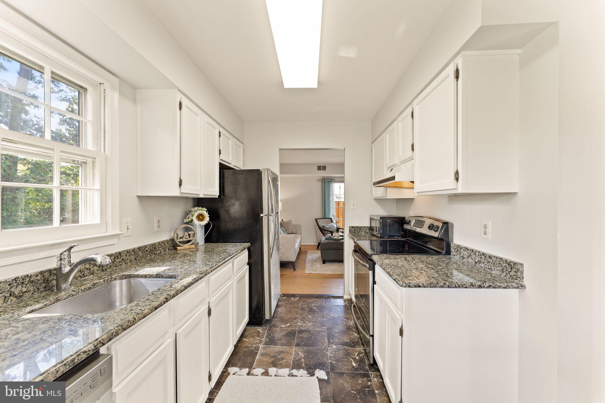 22313 Mayfield Square Sterling, VA 20164 - Photo 13 of 40