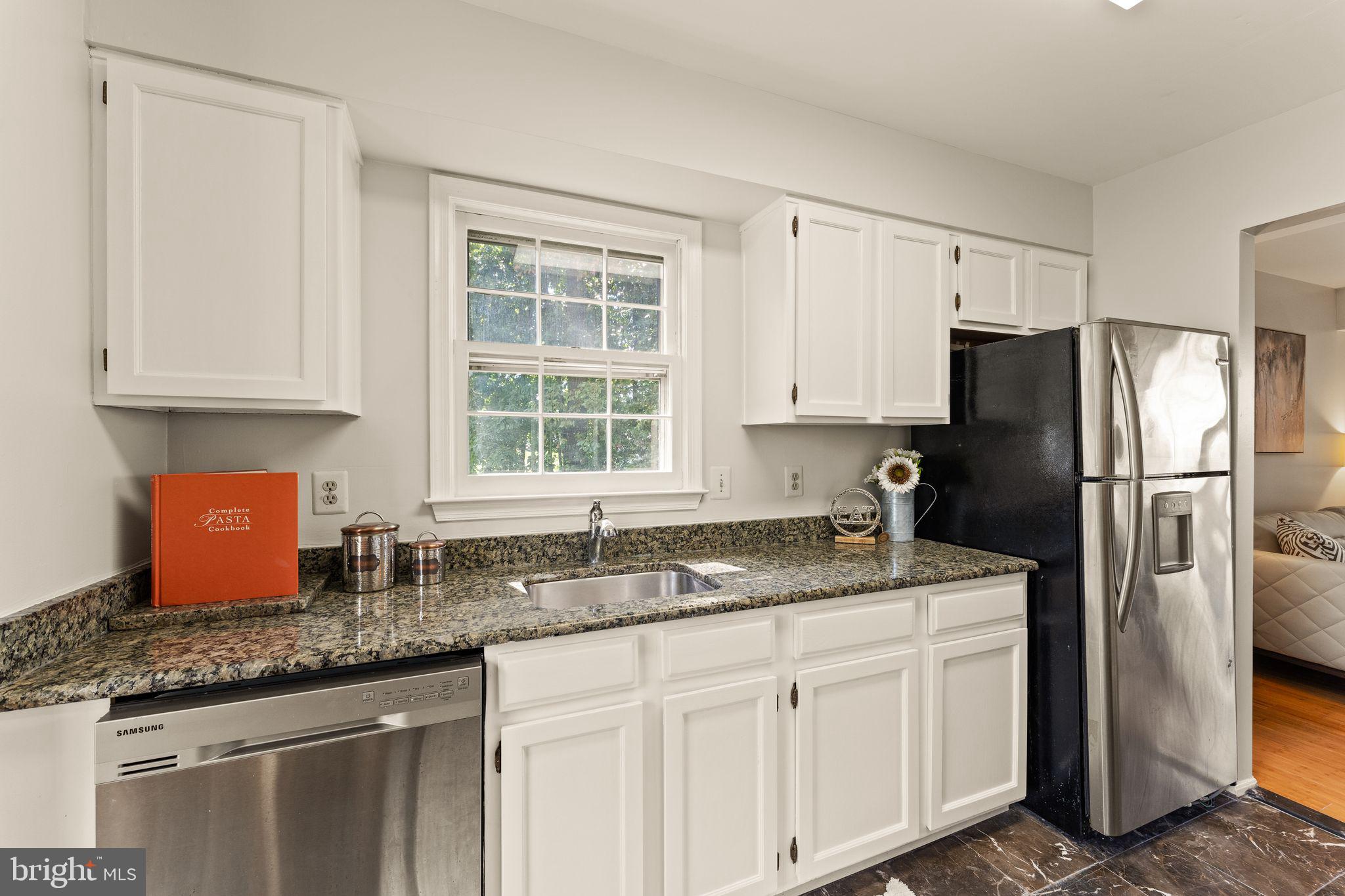 22313 Mayfield Square Sterling, VA 20164 - Photo 14 of 40