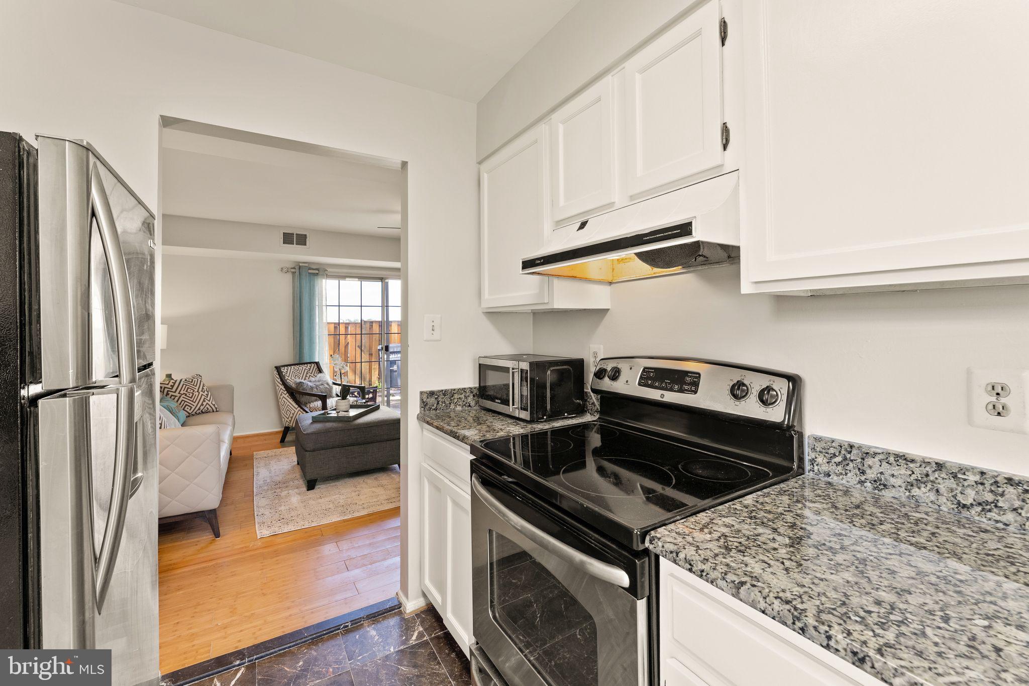 22313 Mayfield Square Sterling, VA 20164 - Photo 15 of 40