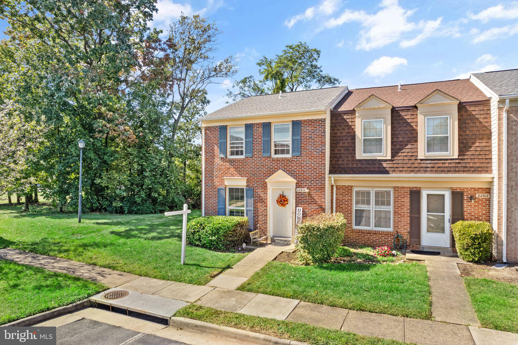 22313 Mayfield Square Sterling, VA 20164 - Photo 2 of 40