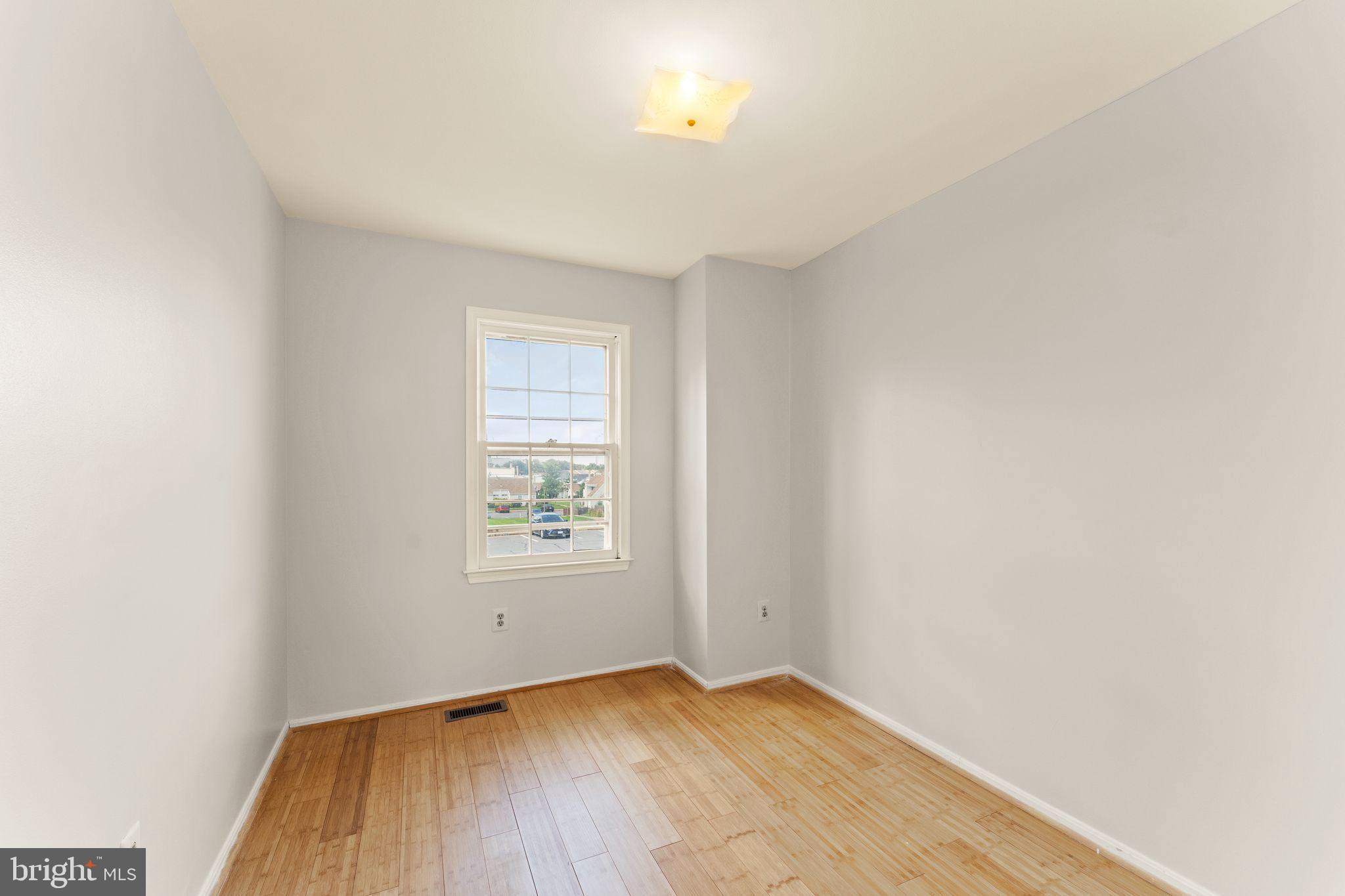 22313 Mayfield Square Sterling, VA 20164 - Photo 25 of 40