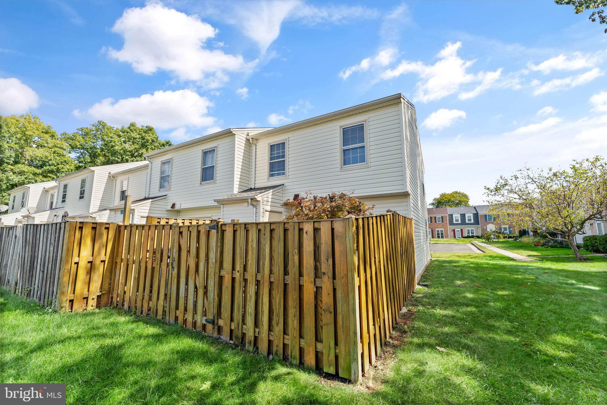 22313 Mayfield Square Sterling, VA 20164 - Photo 32 of 40