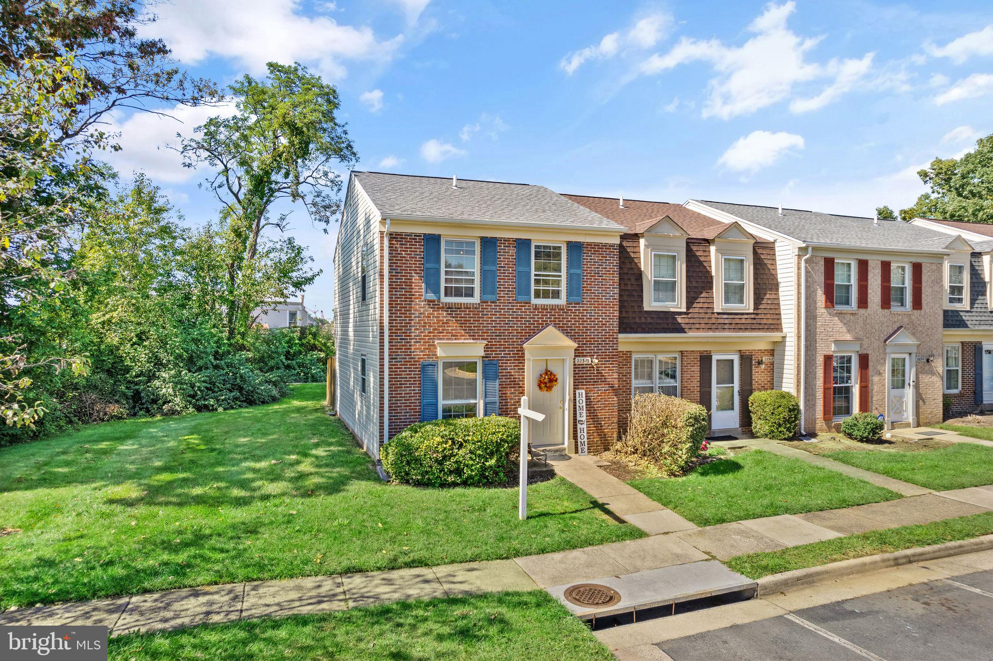 22313 Mayfield Square Sterling, VA 20164 - Photo 5 of 40