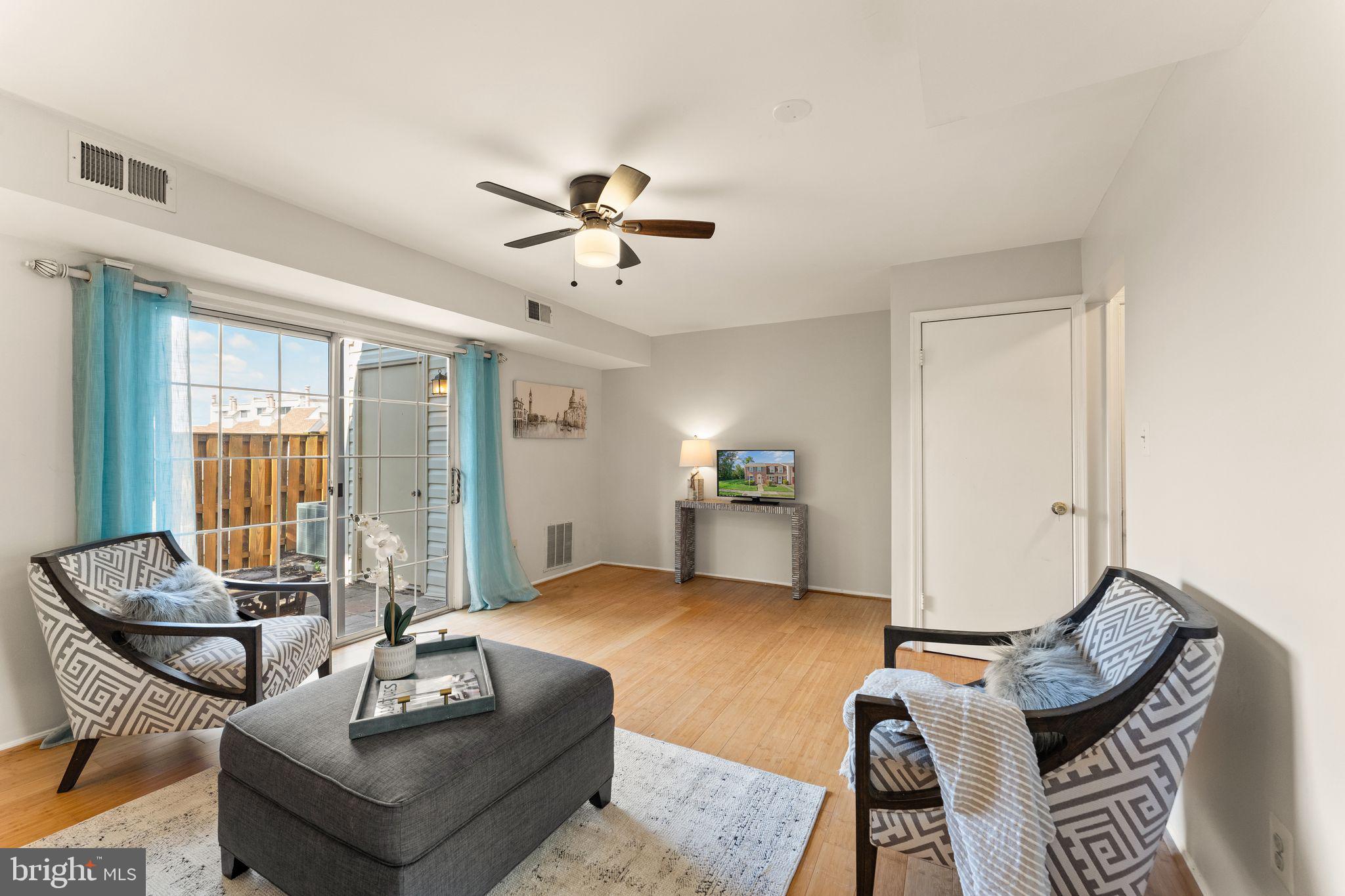 22313 Mayfield Square Sterling, VA 20164 - Photo 10 of 40