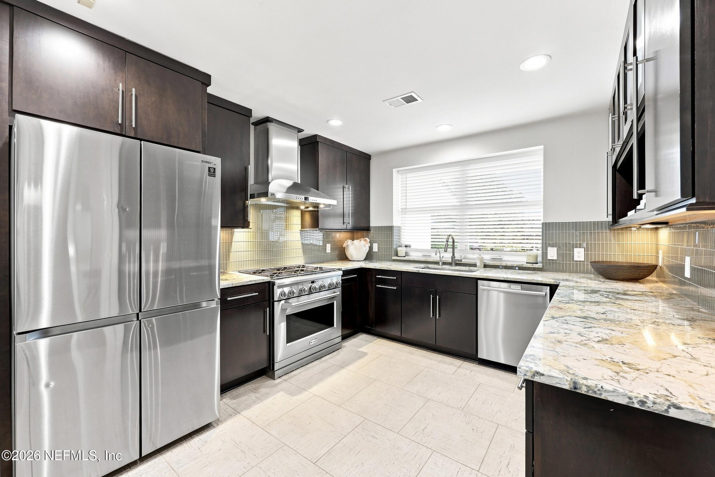 833 Waterman Road North Jacksonville, FL 32207 - Photo 14 of 63 Kitchen