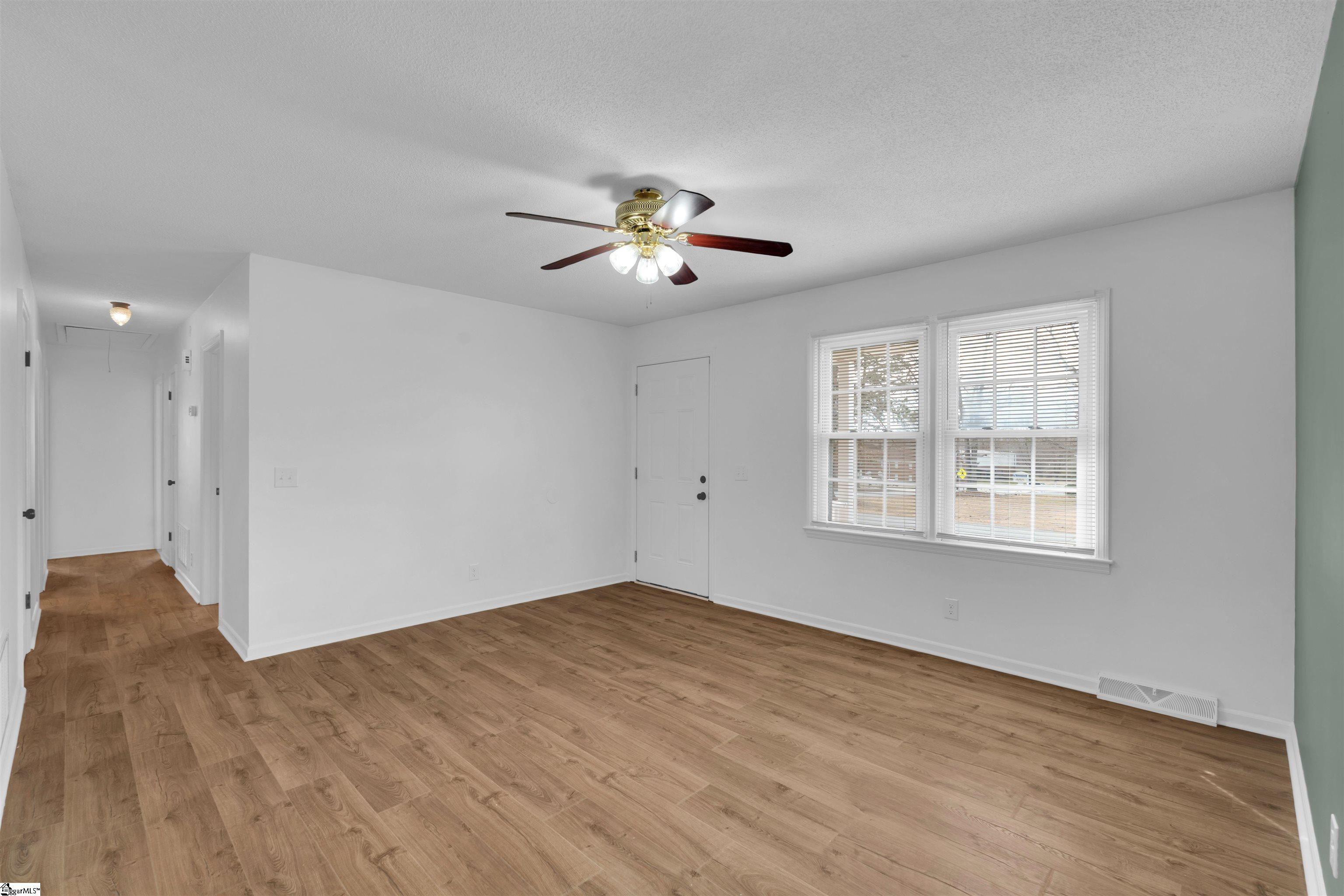 701 Ikes Road Taylors, SC 29687 - Photo 3 of 38