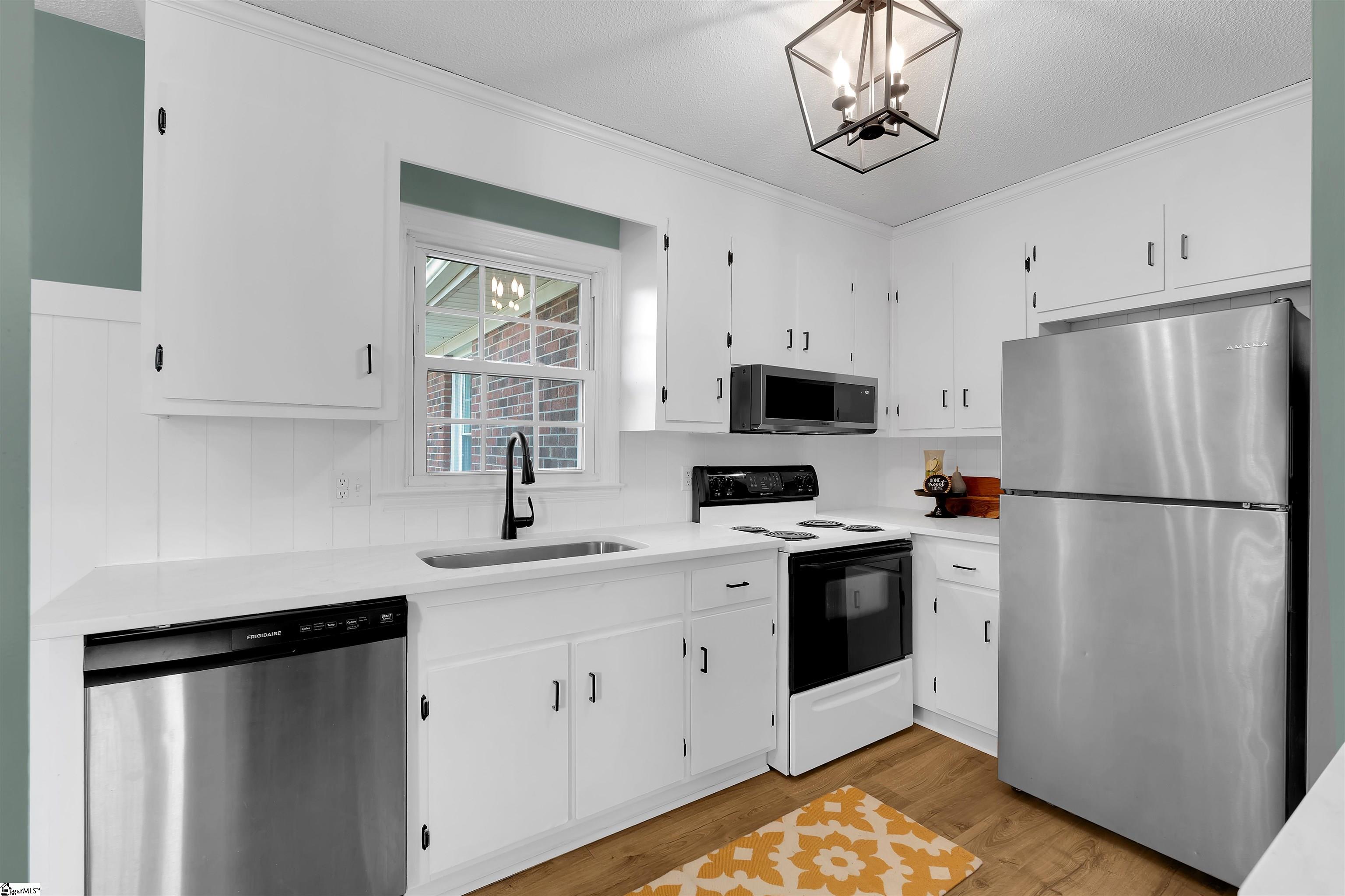 701 Ikes Road Taylors, SC 29687 - Photo 9 of 38