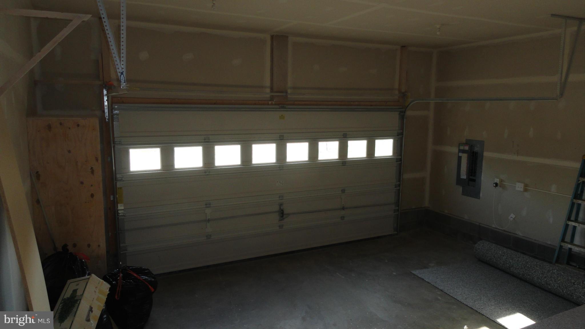 906 Mayo Road Edgewater, MD 21037 - Photo 17 of 29 garage