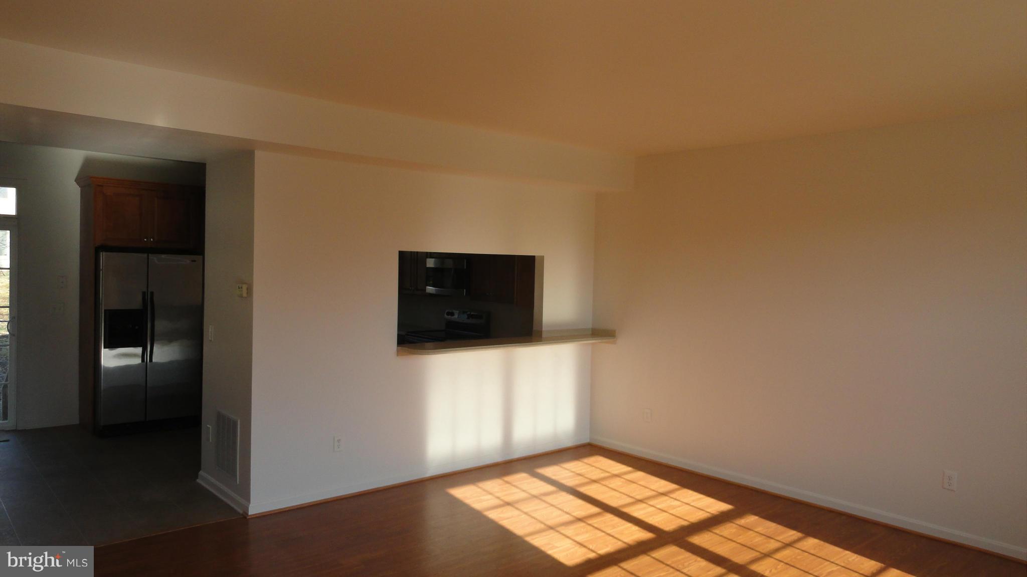 906 Mayo Road Edgewater, MD 21037 - Photo 5 of 29 Living Room