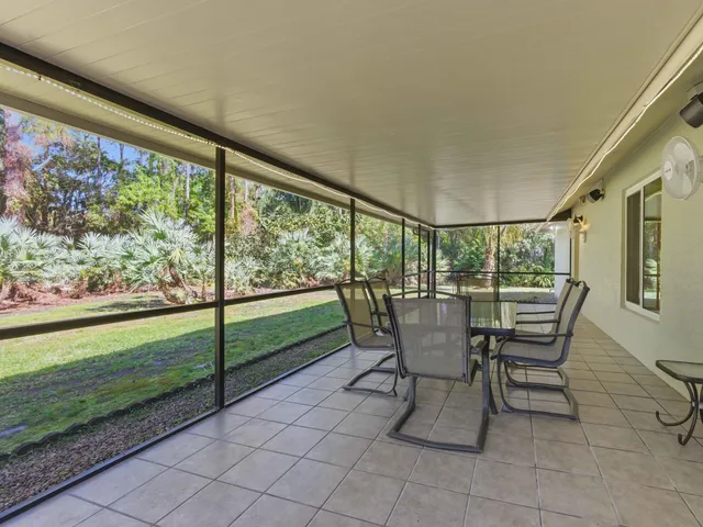 a view of a yard with an tree