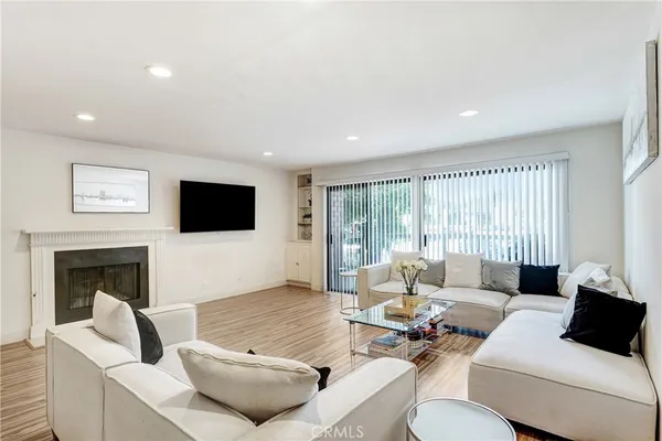 $598,000 | 18324 Clark, Unit 119, Tarzana, CA 91356