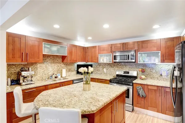 $598,000 | 18324 Clark, Unit 119, Tarzana, CA 91356