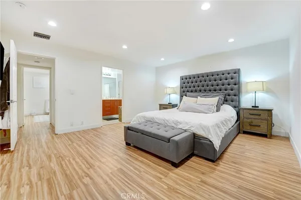 $598,000 | 18324 Clark, Unit 119, Tarzana, CA 91356