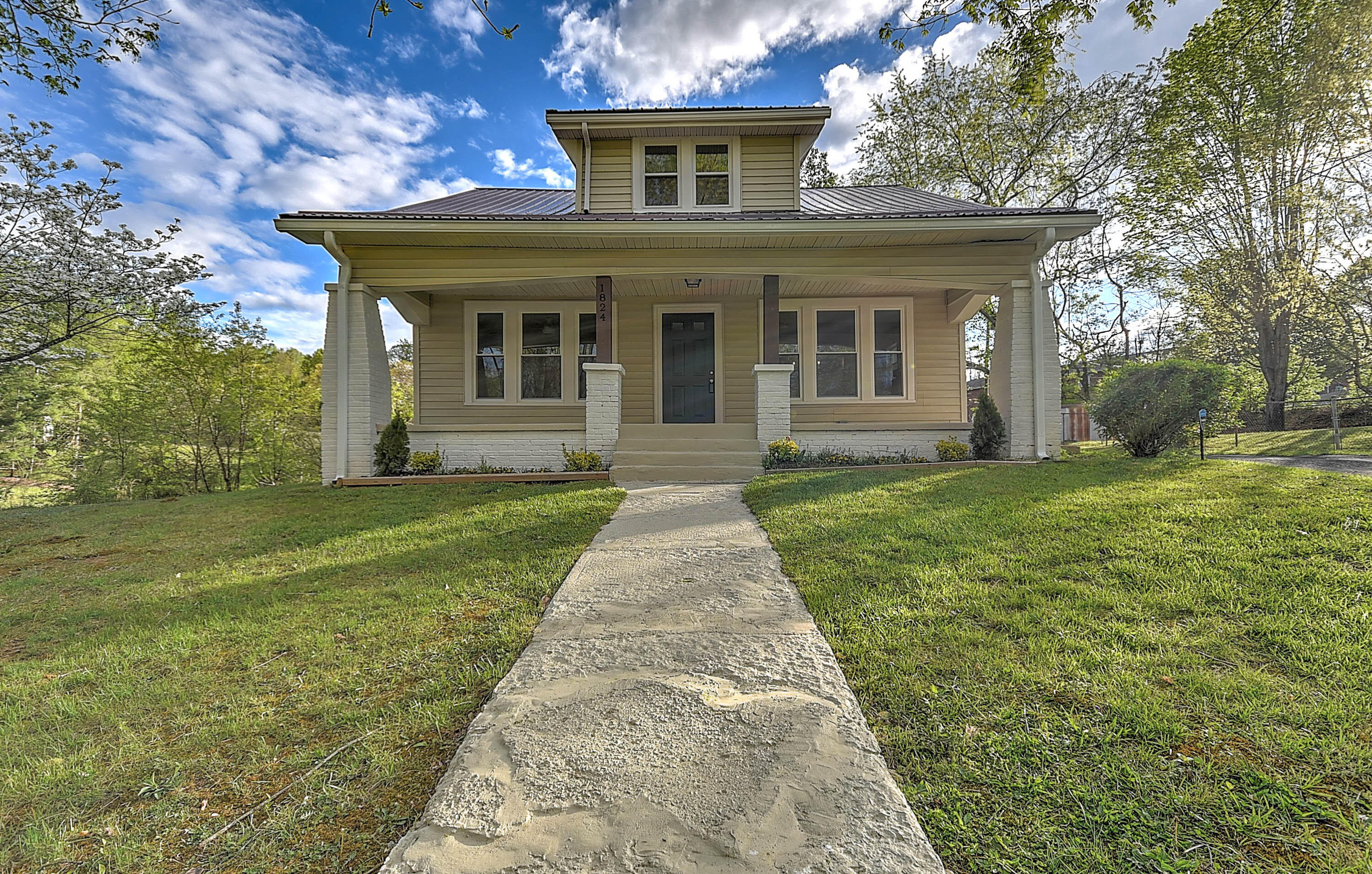 1824 Indian Ridge Road Johnson City, TN 37604 - Photo 2 of 41 DSC_5630_1_2_3_4_5_6