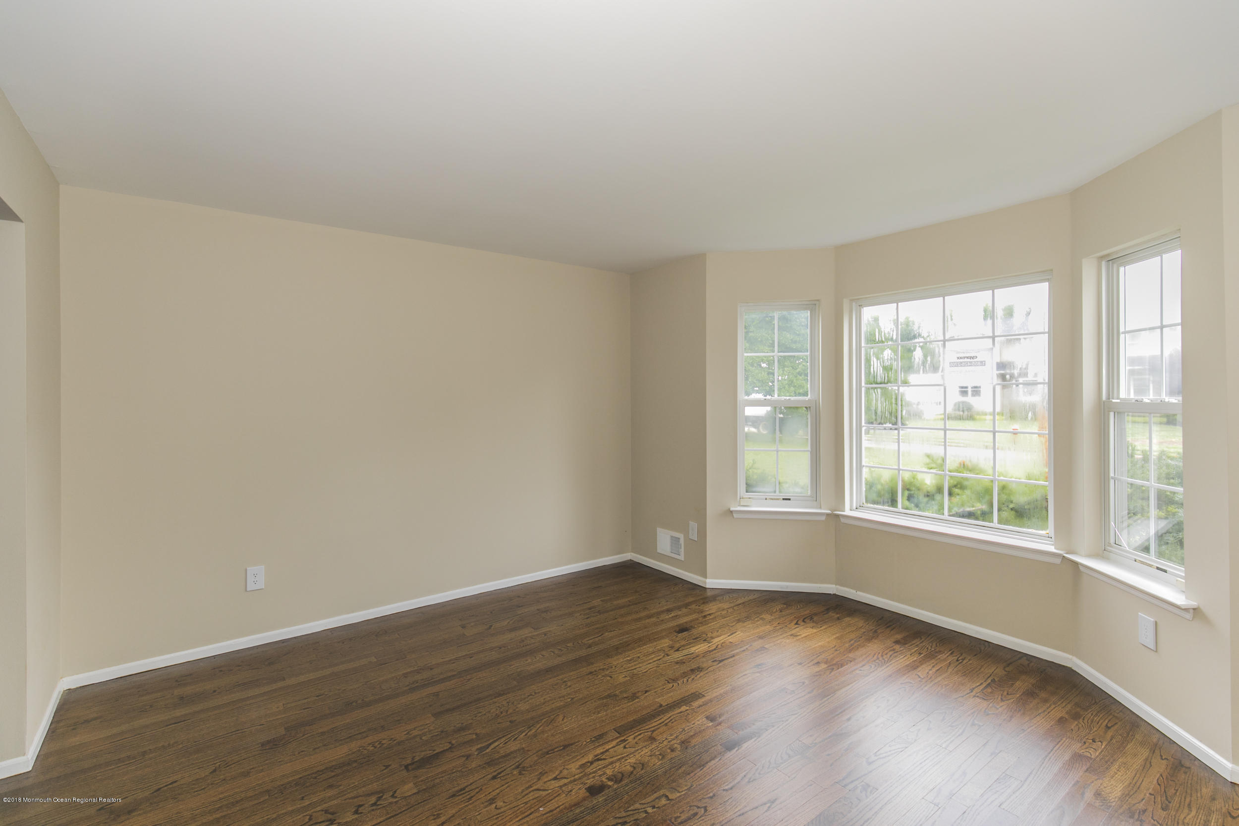 15 Middlesex Road Matawan, NJ 07747 - Photo 4 of 21 Living Room