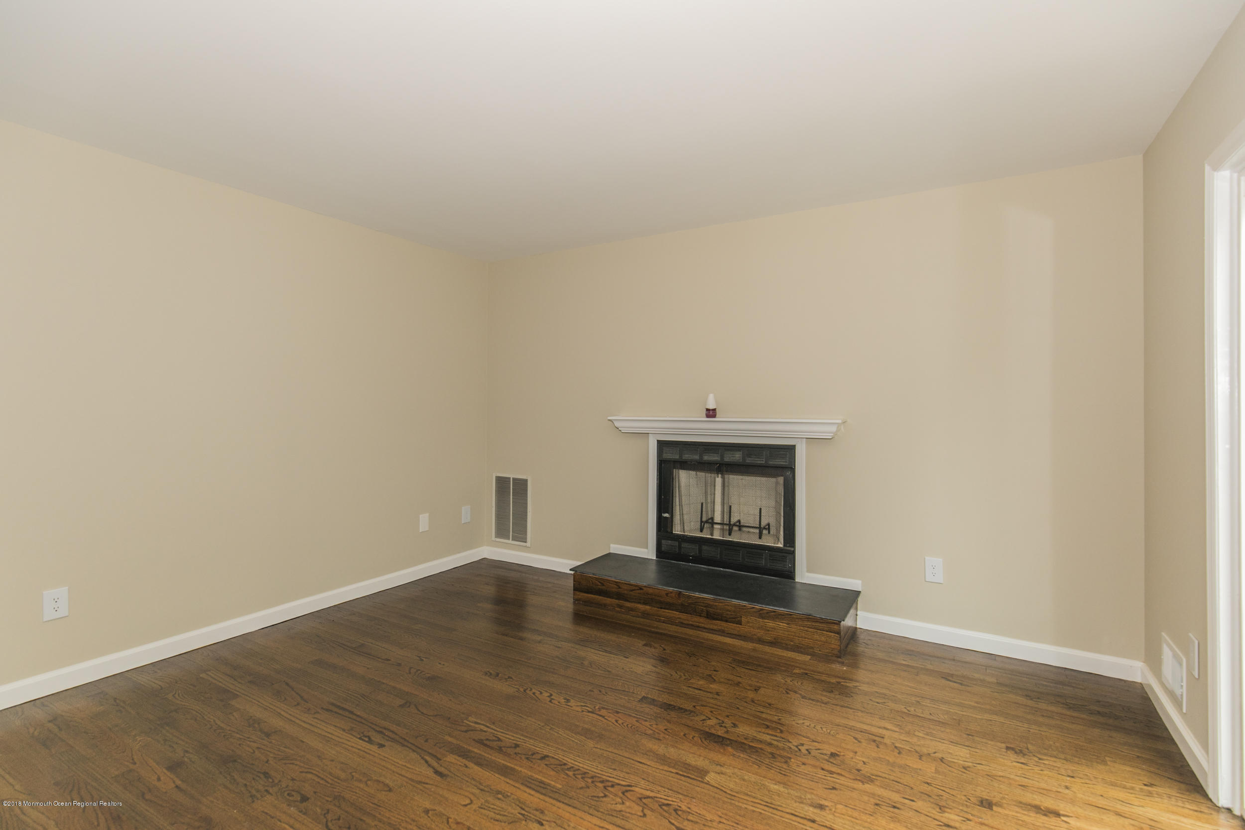 15 Middlesex Road Matawan, NJ 07747 - Photo 7 of 21 Family Room