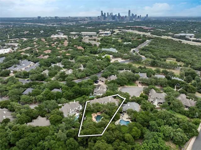 an aerial view of a tennis court