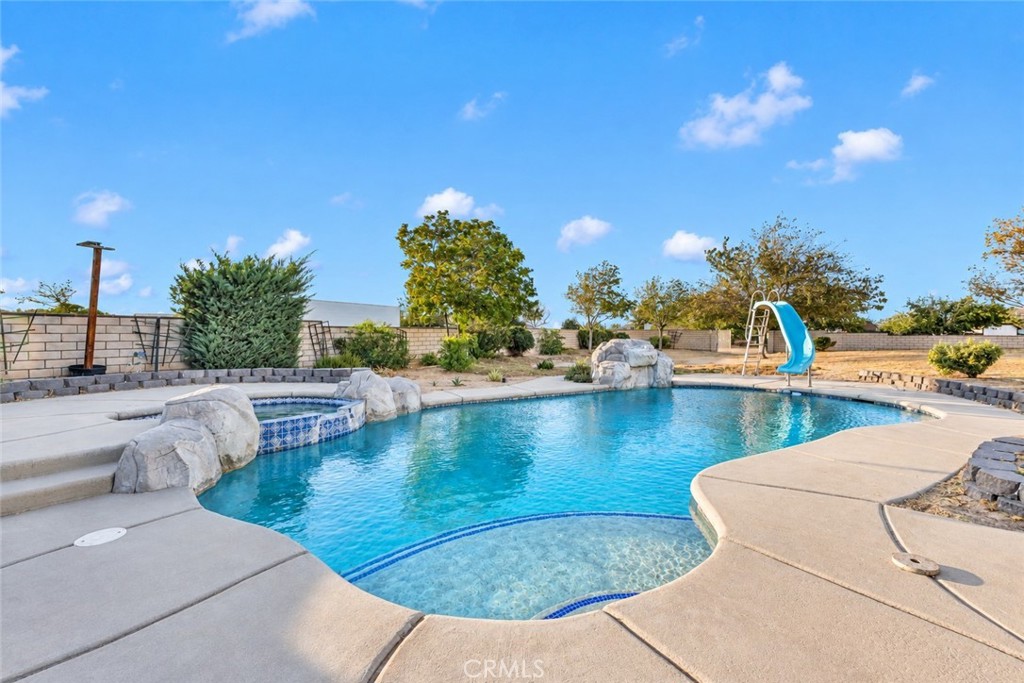 8250 Cataba Road Oak Hills, CA 92344 - Photo 3 of 45 Gallery Image 3