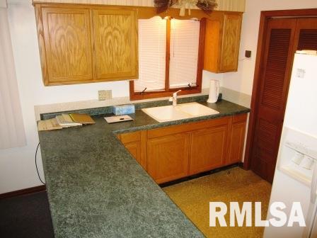 4304 36th Avenue Moline, IL 61265 - Photo 8 of 16