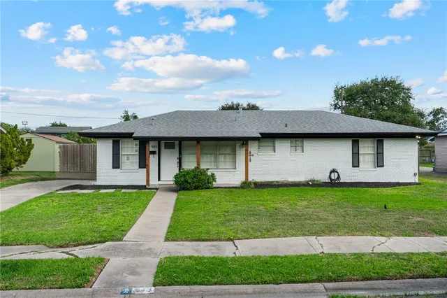 $1,900 | 513 Greenway Drive, Corpus Christi, TX 78412