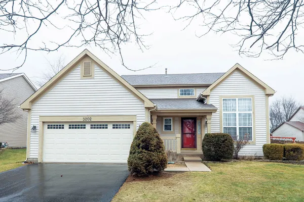 $3,200 | 3202 Whitney Road, Aurora, IL 60502