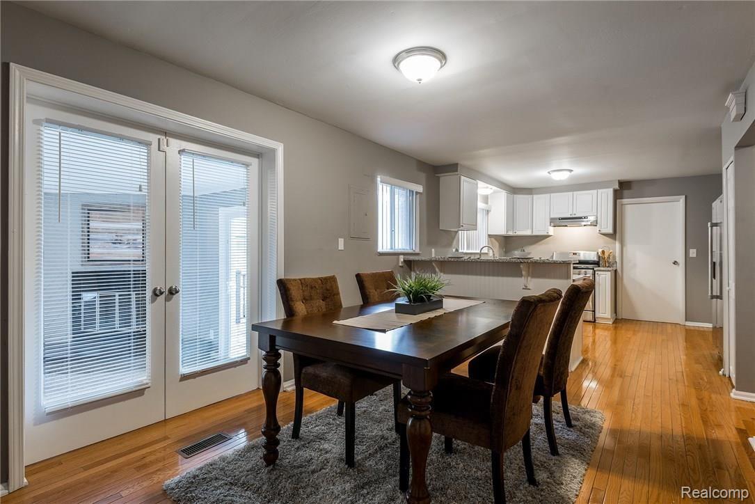 23305 Berg Road Southfield, MI 48033 - Photo 8 of 17 6.jpg