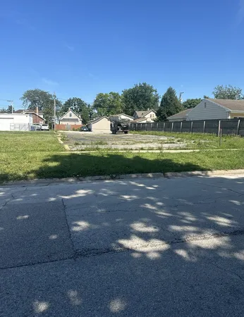 $105,000 | 175 May Street, Bensenville, IL 60106