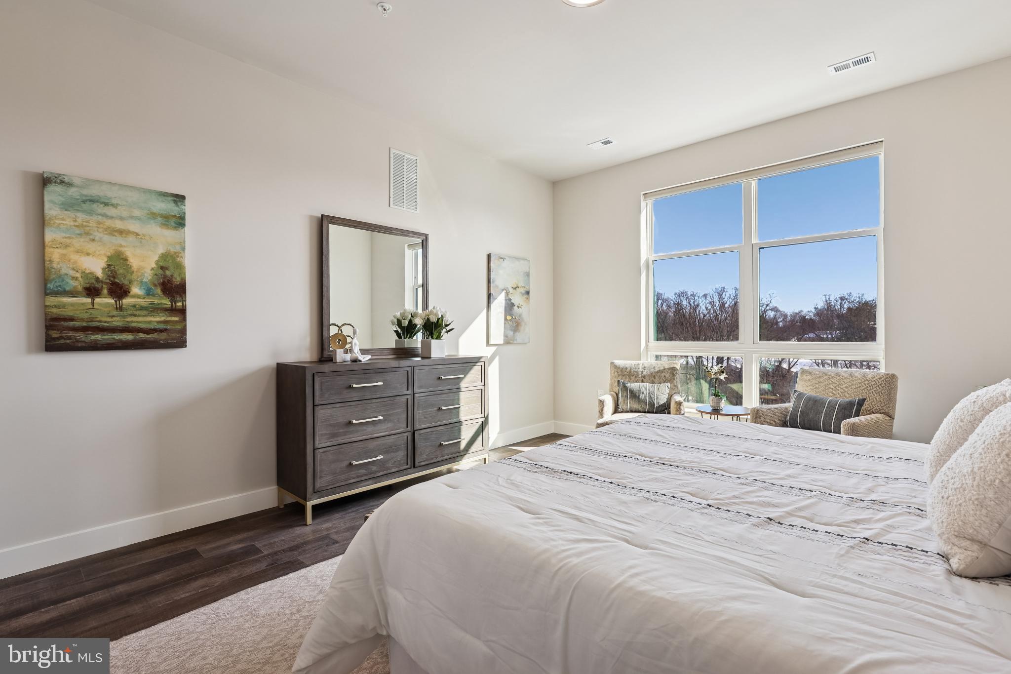 1761 Old Meadow Road, Unit 517 McLean, VA 22102 - Photo 12 of 39 a bedroom with a bed and a window