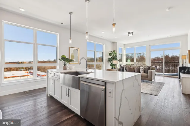 $1,199,999 | 1761 Old Meadow Road, Unit 517, McLean, VA 22102