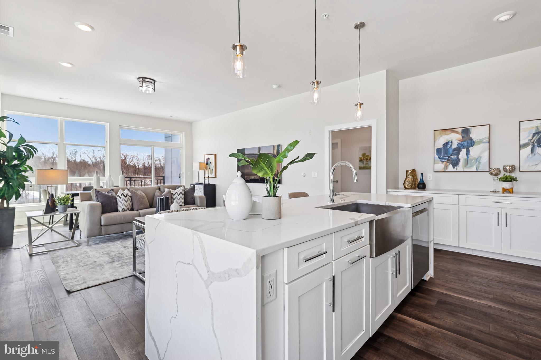 1761 Old Meadow Road, Unit 517 McLean, VA 22102 - Photo 9 of 39 a kitchen with counter top space and appliances