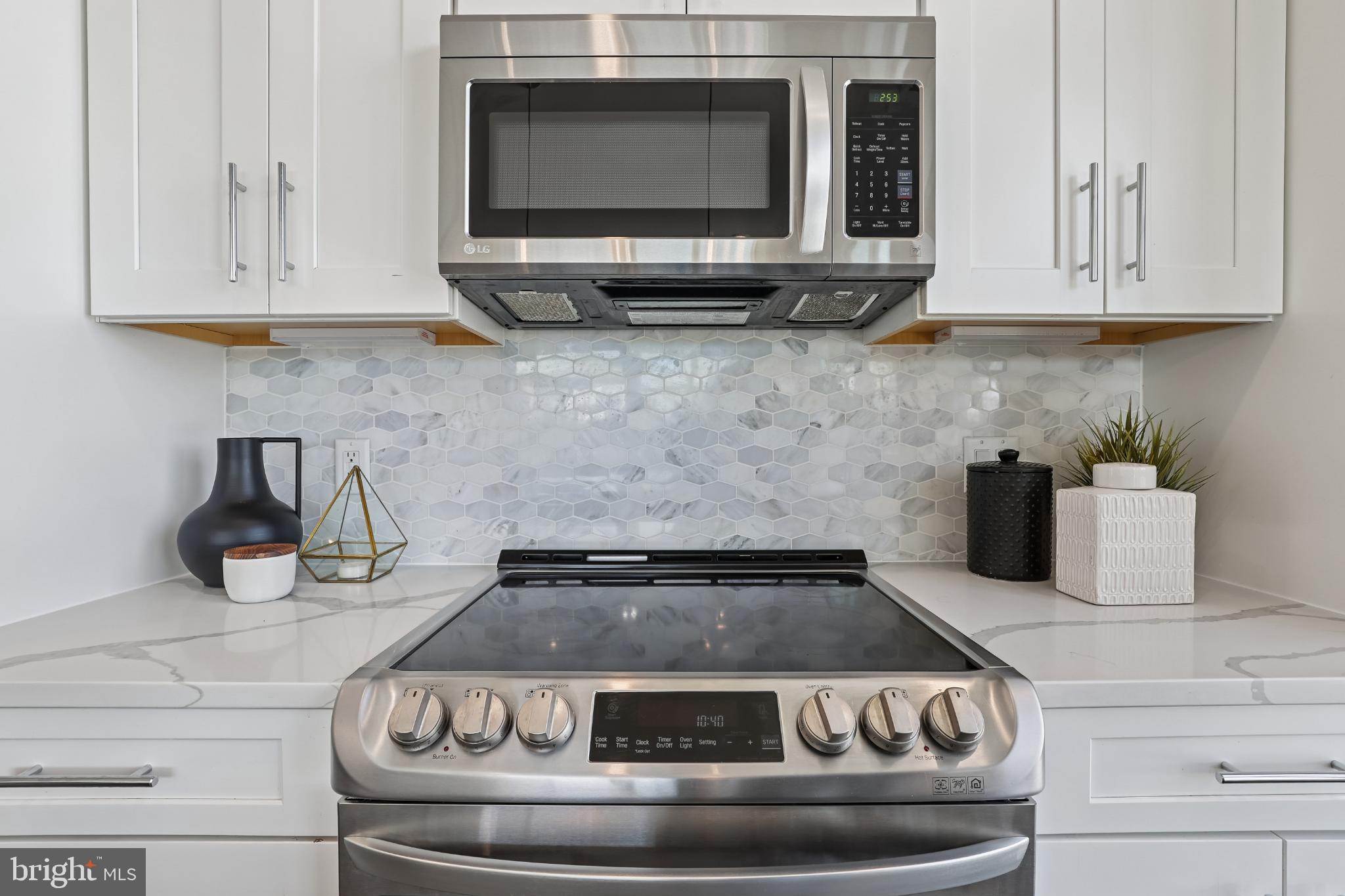 1761 Old Meadow Road, Unit 517 McLean, VA 22102 - Photo 10 of 39 a stove top oven sitting inside of a kitchen