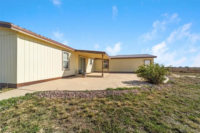 a house view with a backyard space