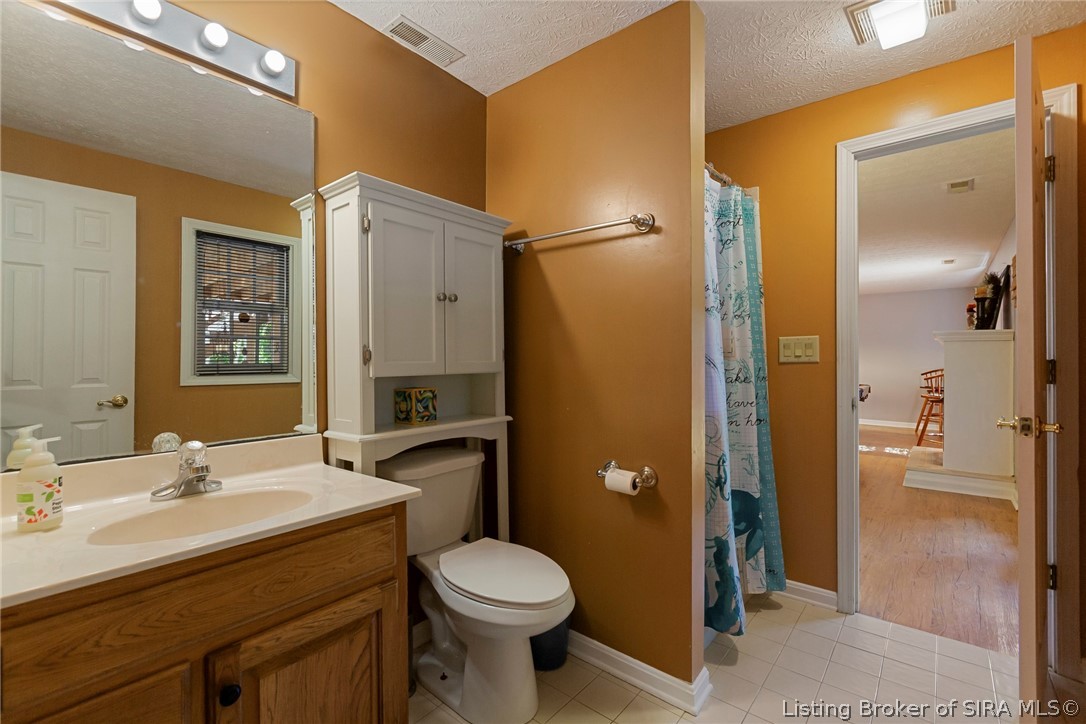 6024 Springcrest Drive Georgetown, IN 47122 - Photo 44 of 60 Full Bathroom #2
