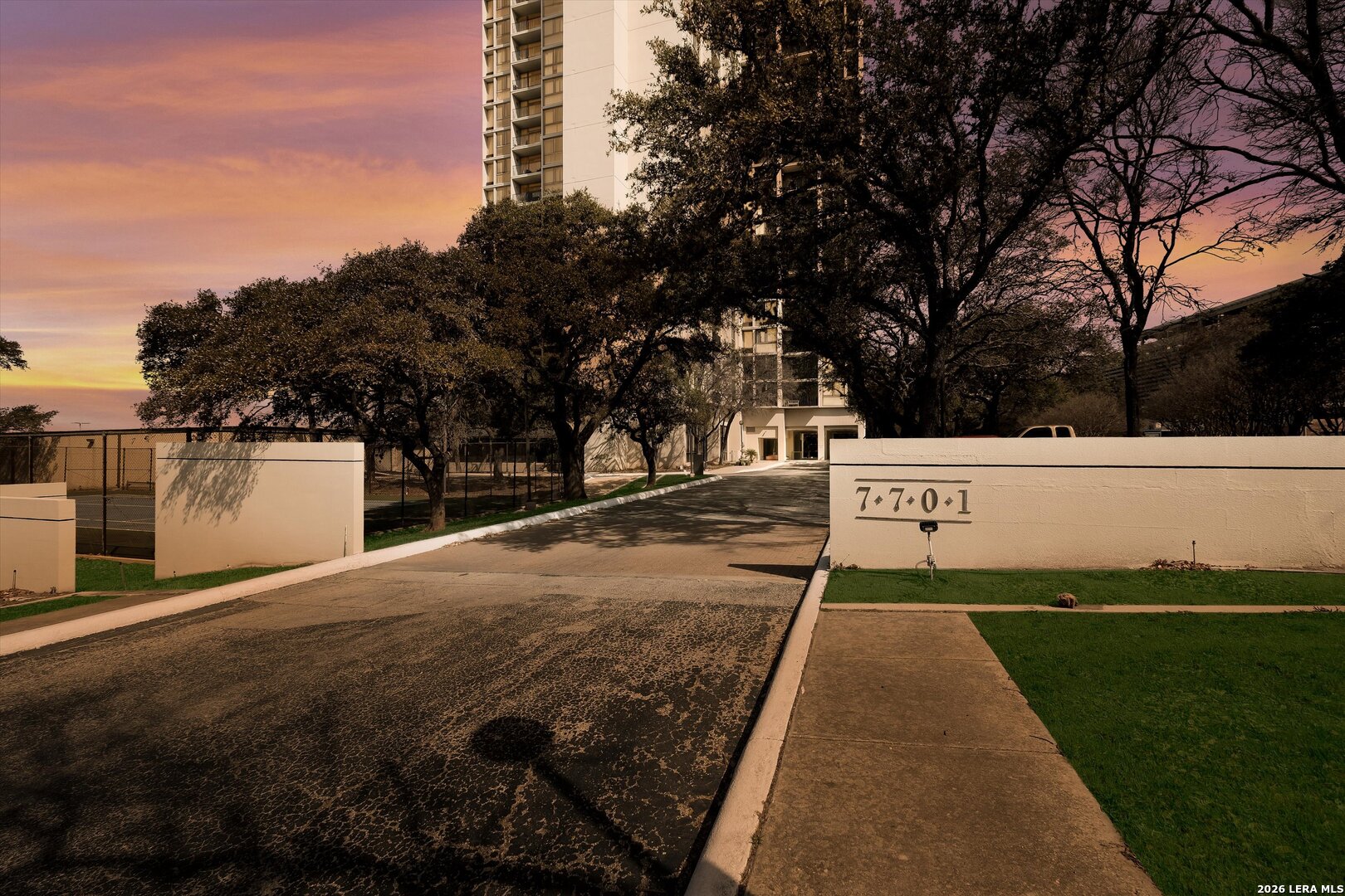 7701 Wurzbach Road, Unit 1803 San Antonio, TX 78229 - Photo 2 of 34 a view of basketball court
