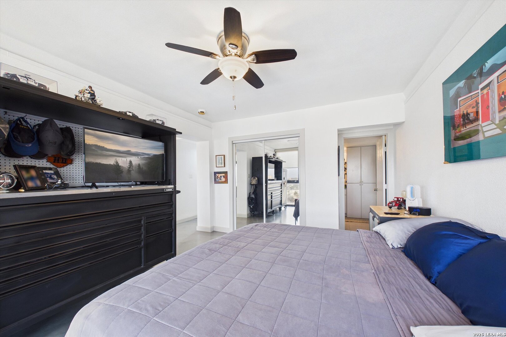 7701 Wurzbach Road, Unit 1803 San Antonio, TX 78229 - Photo 22 of 34 a bed room with a bed and dresser